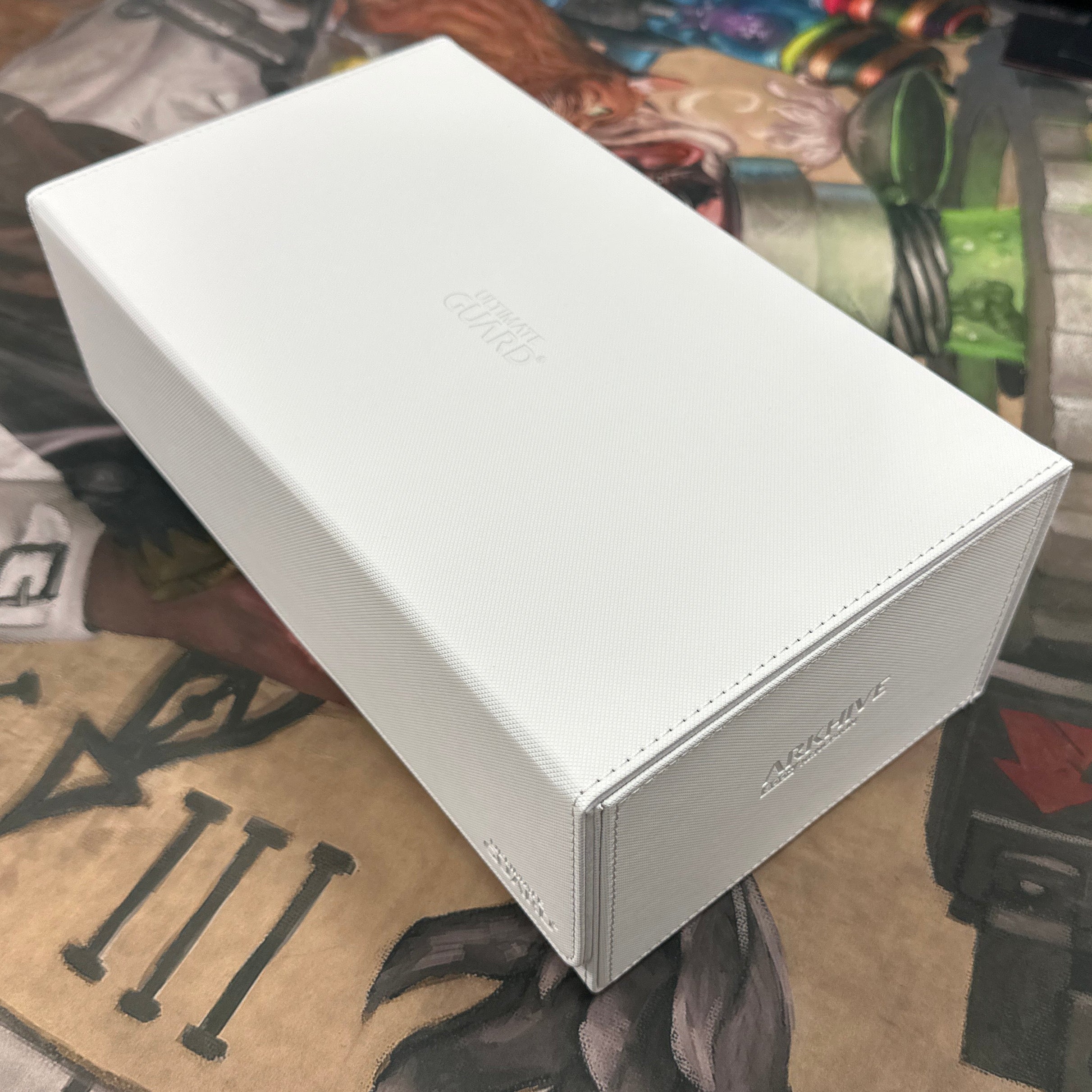 Ultimate Guard Arkhive 800+ Xenoskin White Deck Case